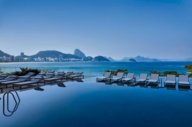 Infinity Pool_Fairmont recital-andrea-bocelli-fairmont-hotel