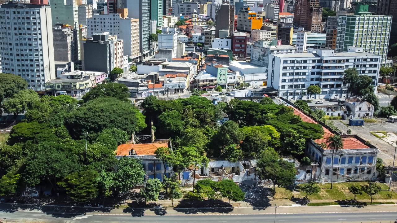 Vista aérea do quartel: luz no fim do túnel