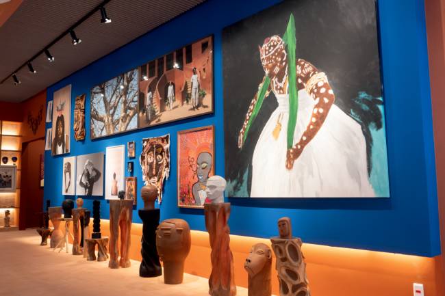 Projeto de Alexandre Salles traz à CASACOR obras de arte com elementos do candomblé
