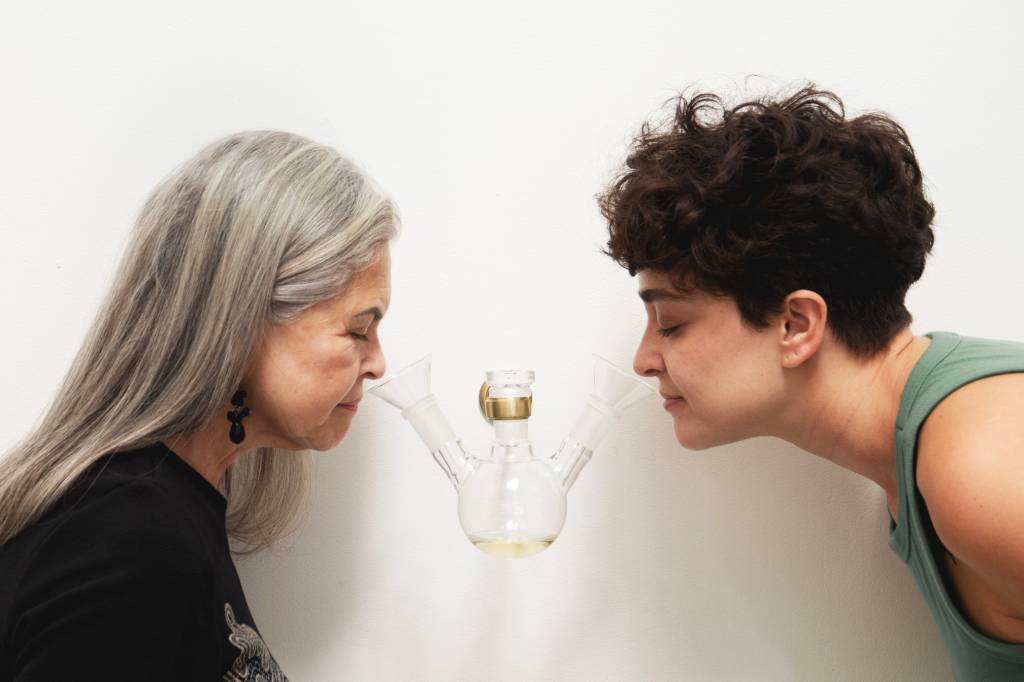 Karola Braga leva sua arte olfativa para a Galeria Luis Maluf