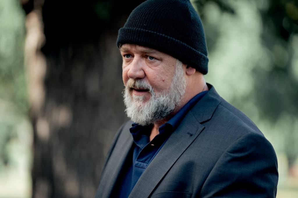 Russell Crowe vive detetive aposentado com Alzheimer em ‘A Teia’