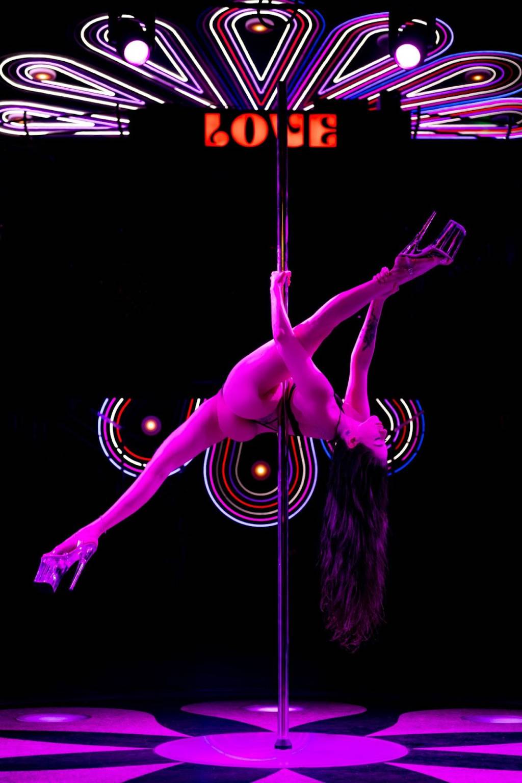 Festival de pole dance acontece no Love Cabaret