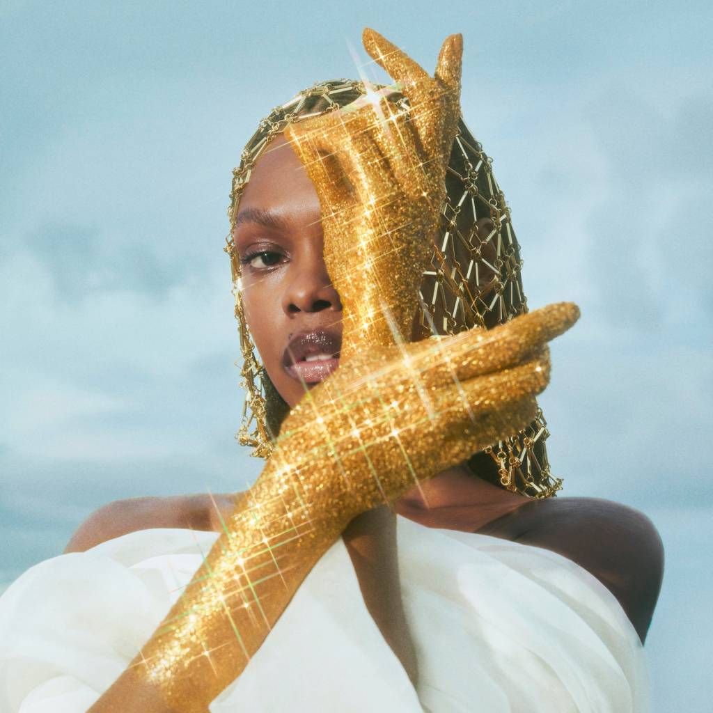 Xenia França se apresenta no Cine Joia neste sábado (11)