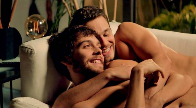 13 SENTIMENTOS_1 Crdito DivulgaÆo.jpeg João e Vitor: casal em cena quente de '13 Sentimentos'