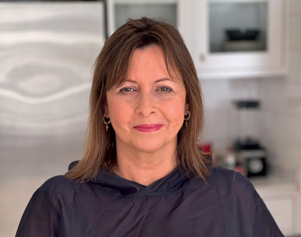 Carla Pernambuco lança livro de receitas “de domingo”