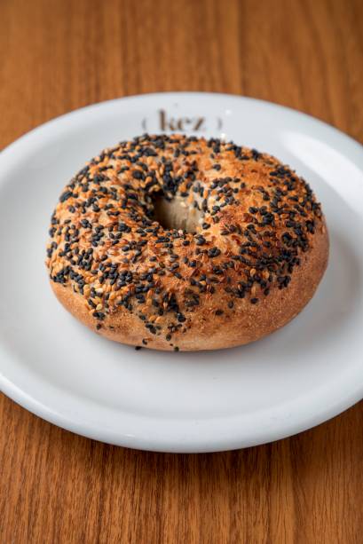 Bagel com gergelim: pedida da Kez Padaria