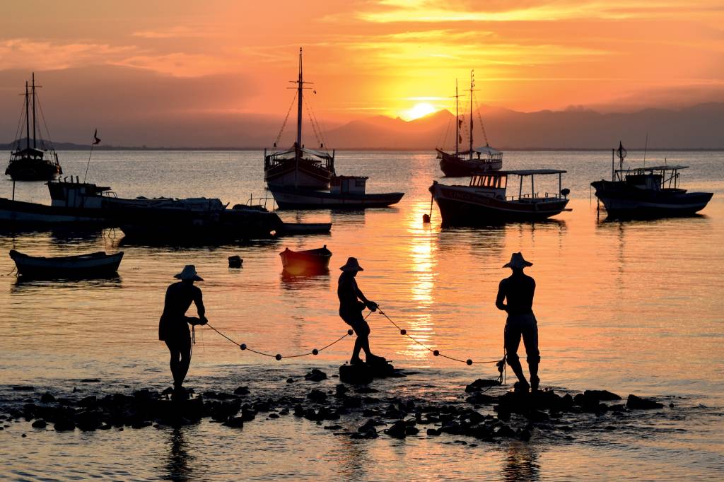 Escultura dos Três Pescadores.jpg Escultura dos Três Pescadores