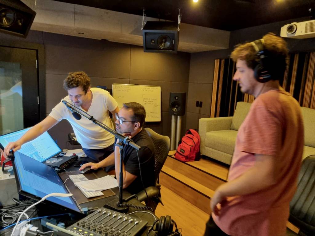 Podcast investiga a circulação de dólares e criptomoedas na 25 de março