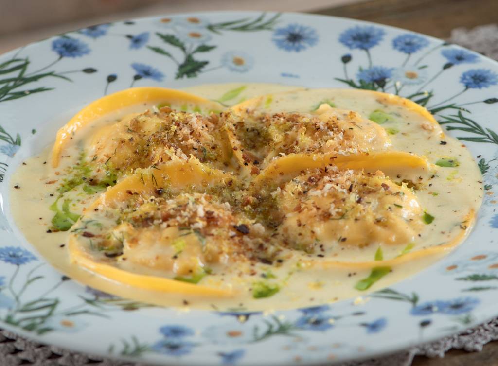 No Josefa no Paraíso, duas chefs criam receitas em ambiente antiguinho