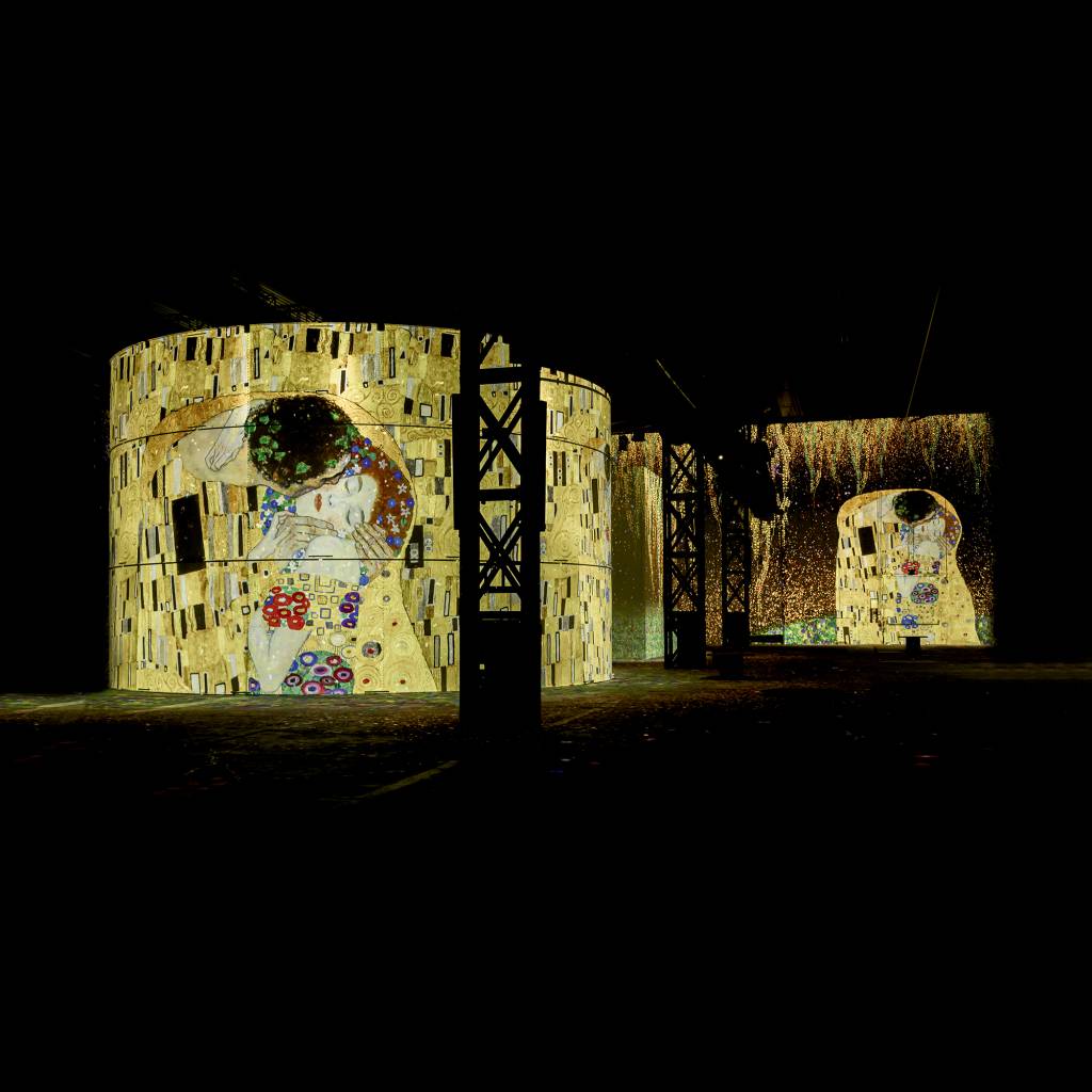 Exposição imersiva ‘Klimt e Gaudí’ abre na capital