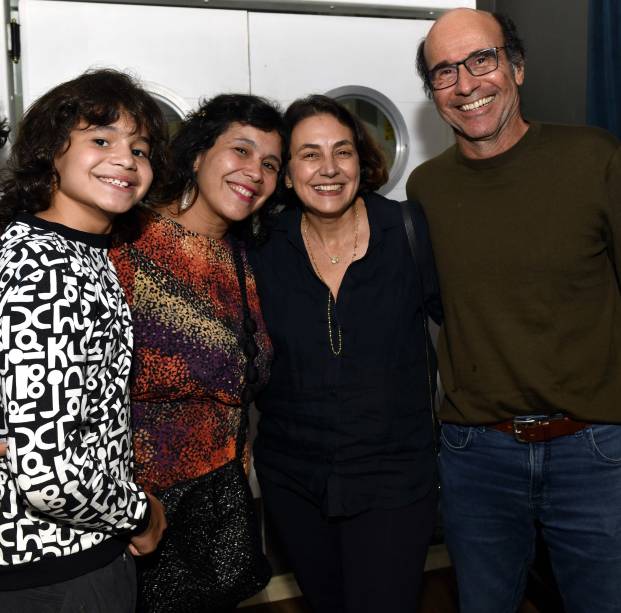 Valente, Alice Granato, Anna Luiza Müller e George Moura Valente, Alice Granato, Anna Luiza Müller e George Moura