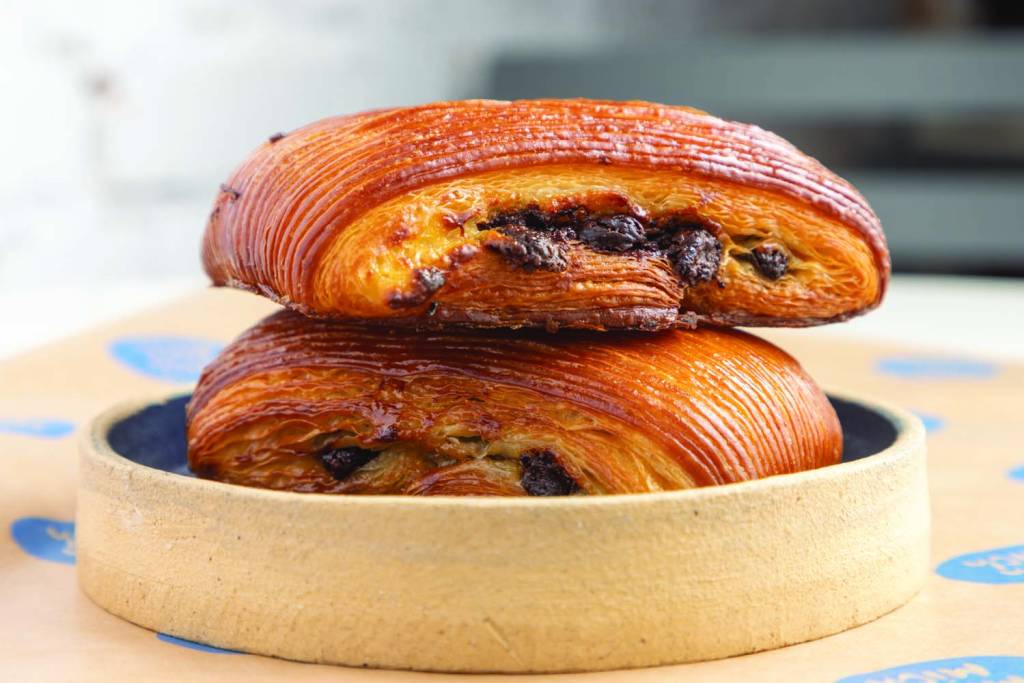 Mich Mich, na Pompeia, tem vitrine repleta de pães artesanais e folhados