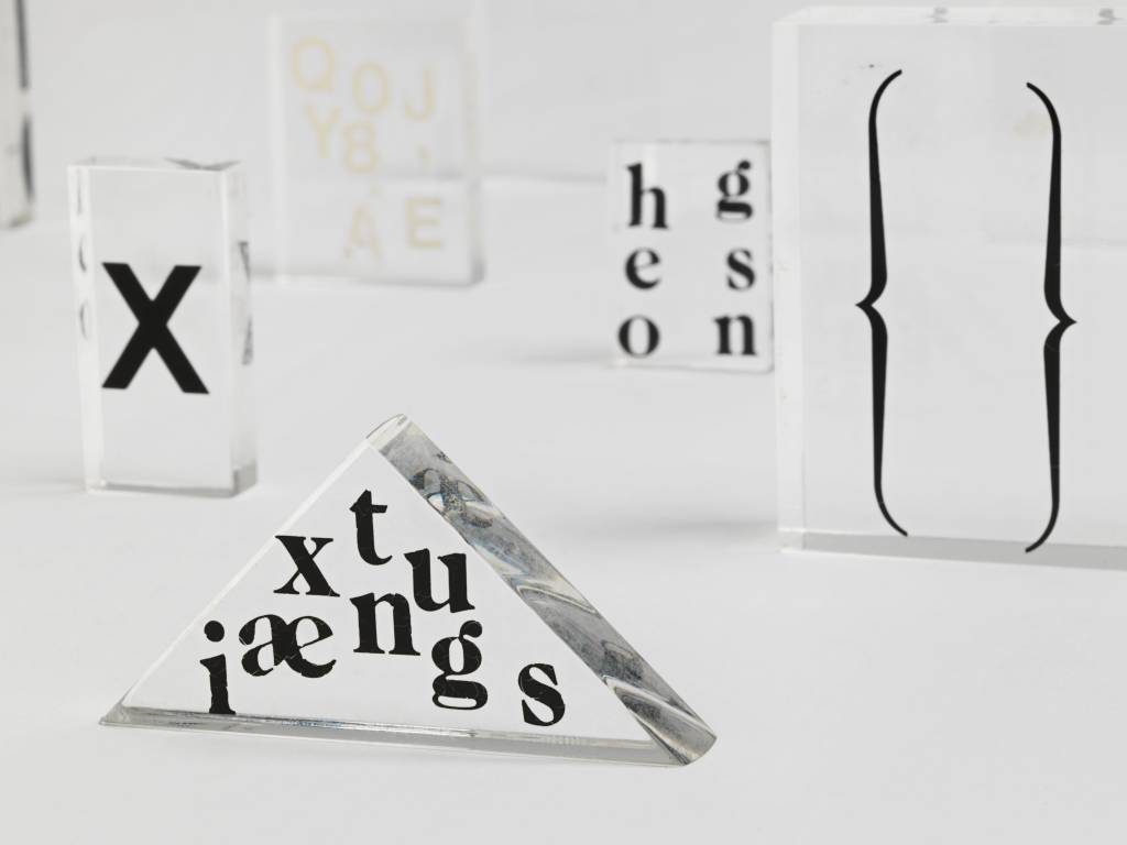 Galeria Luisa Strina traz panorama de Mira Schendel em exposição