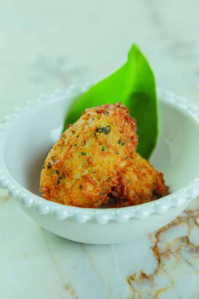 A Casa de Antônia: bolinho de arroz frito A Casa de Antônia: bolinho de arroz frito