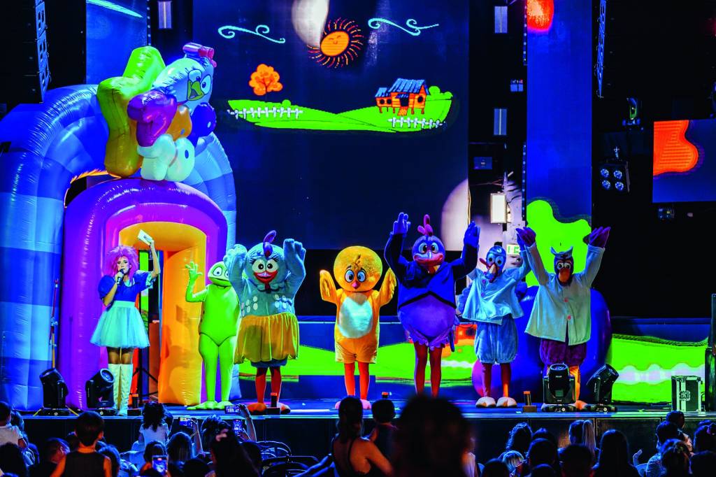 Show de sucessos musicais da Galinha Pintadinha estreia no Teatro J. Safra
