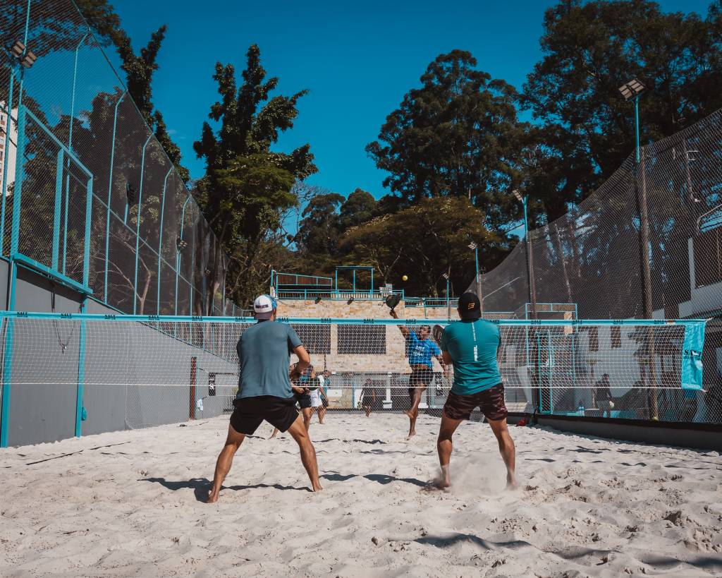 Salt Beach Club inaugura nova unidade com quadras na Zona Norte