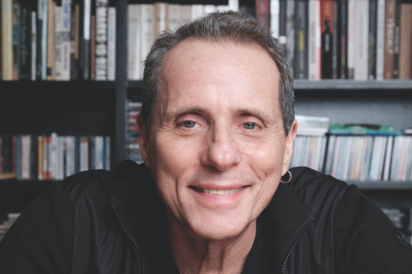 Tony Bellotto lança novo livro: “Fiz 64 e sigo tão perdido quanto aos 14”