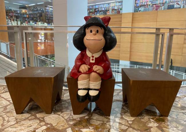 escultura-mafalda-livraria-martins-fontes