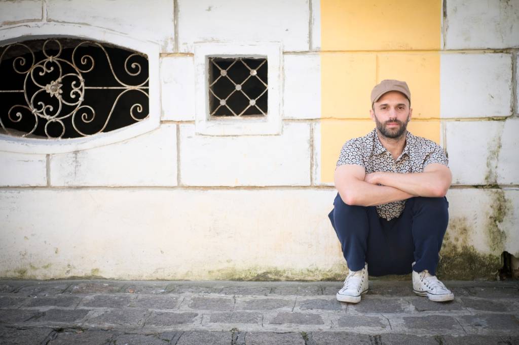 Ronie Rodrigues lança ‘livro-performance’ em evento na Megafauna