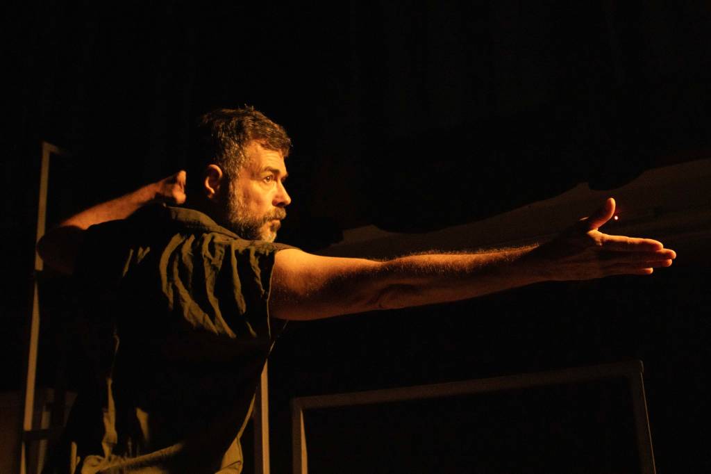 Cia Nova Dança 4 celebra trajetória com espetáculo de improvisação