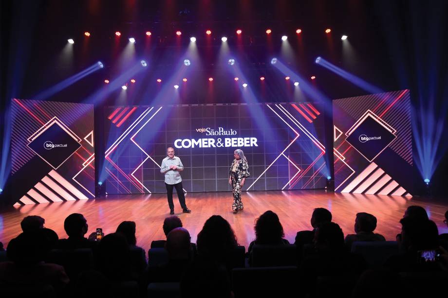 Premiação: Arnaldo Lorençato e Astrid Fontenelle conduzem o evento