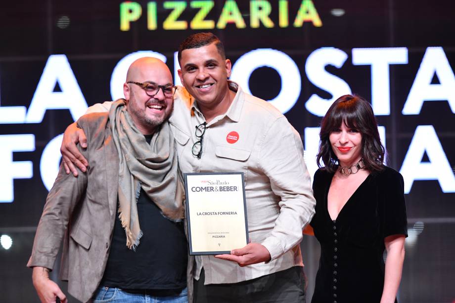 O chef Diego Sacilotto e o pizzaiolo Wagner de Melo da Silva, e a artista plástica Ana Elisa Egreja