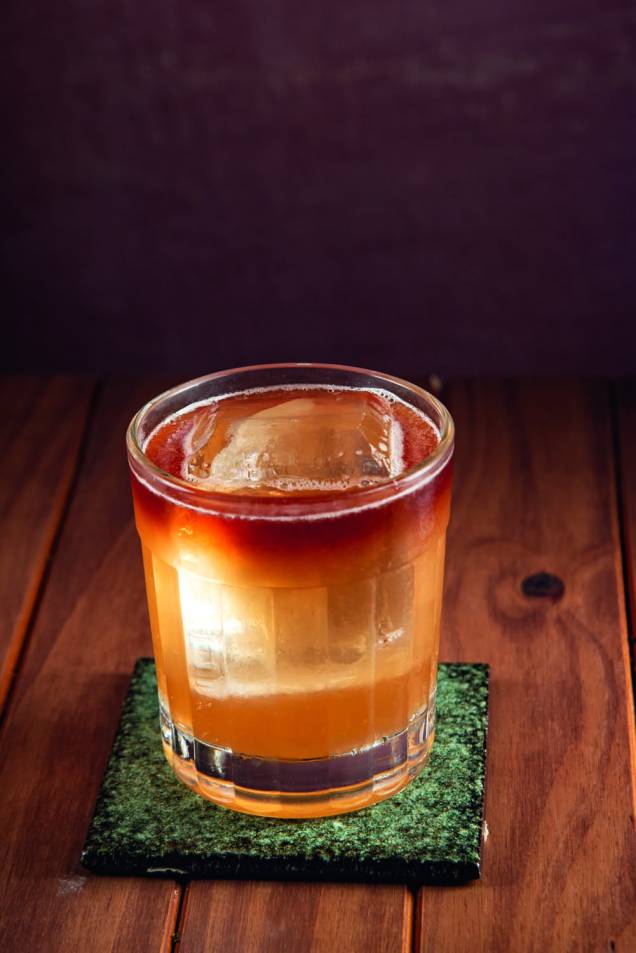 Alcova: um dos drinques é o sp sour Alcova: um dos drinques é o sp sour