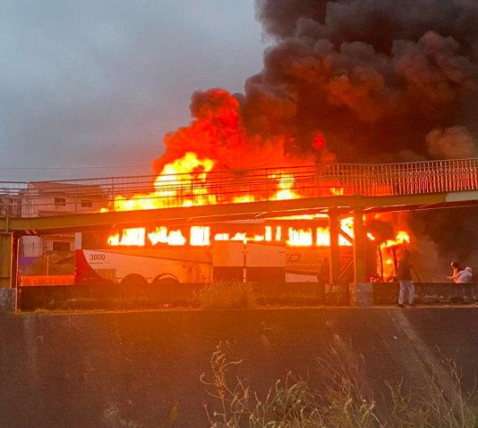 Ataque a ônibus de torcedores na Fernão Dias