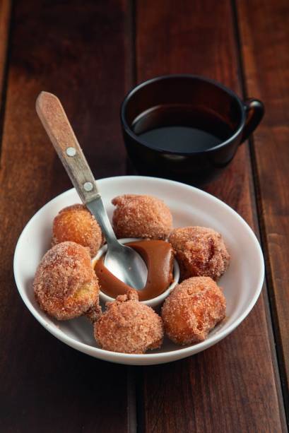 Ocupa Cozinha e Bar: bolinho de chuva com doce de leite