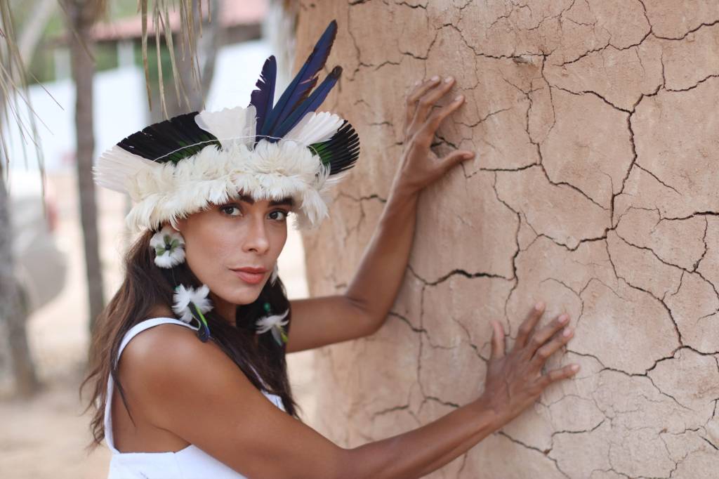 Geovana Clea exibe obras inspiradas em cultura indígena