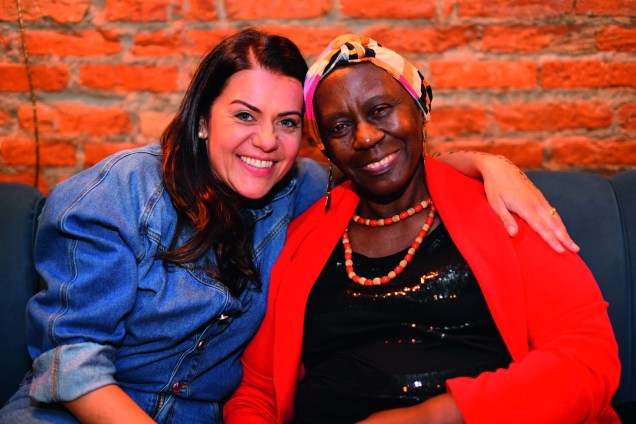 A chef Jana&iacute;na Torres com a benfeitora social V&oacute; Tutu, entrevistadas do Cozinha do Loren&ccedil;ato