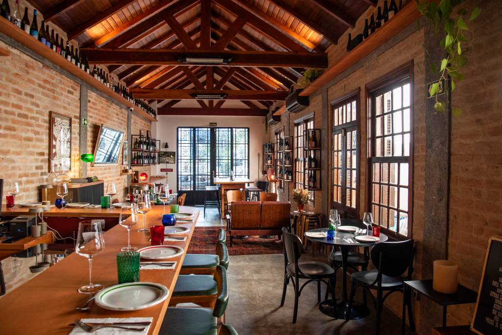 Plou é um ótimo bar de vinhos naturais na Vila Madalena