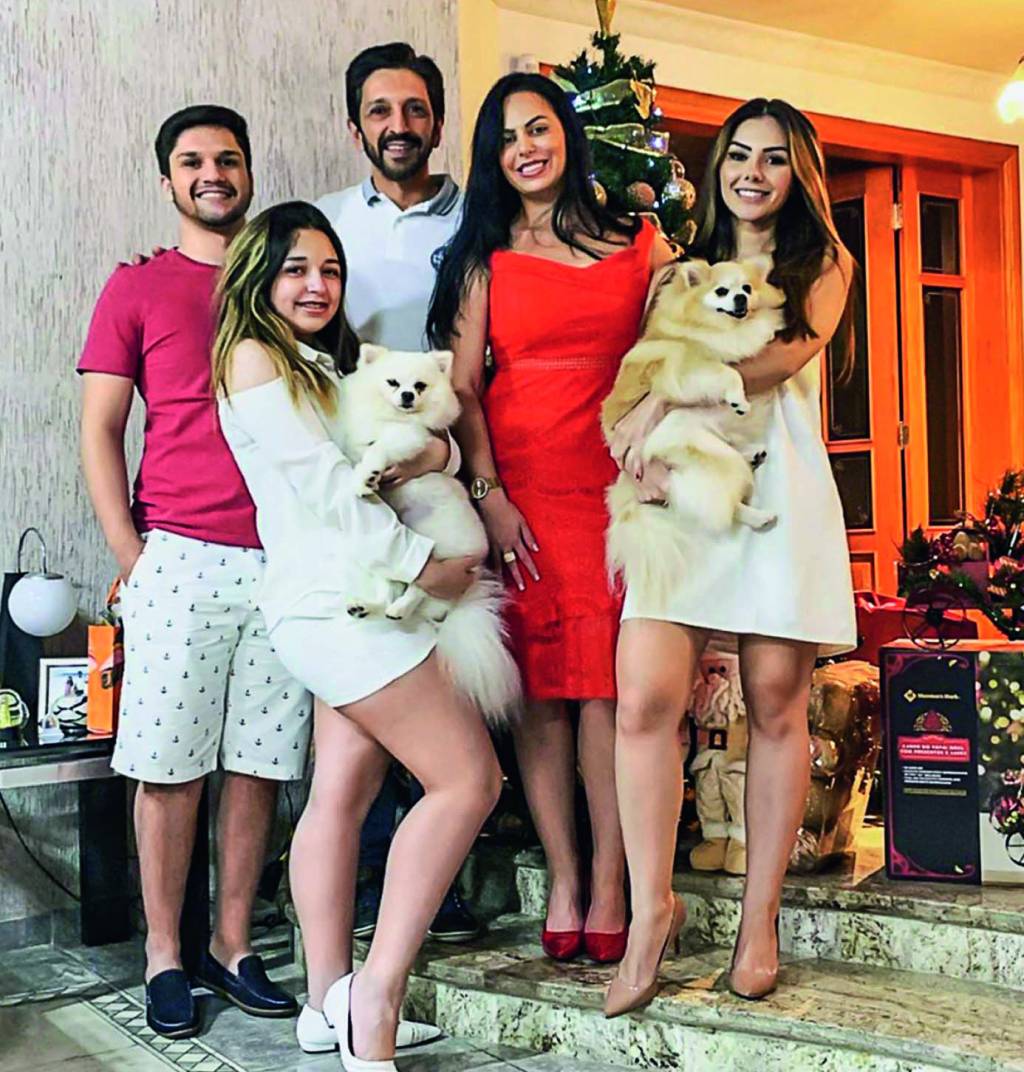 Ricardo Nunes Com a esposa, Regina, e os três filhos: Ricardinho, Mayara e Izabela