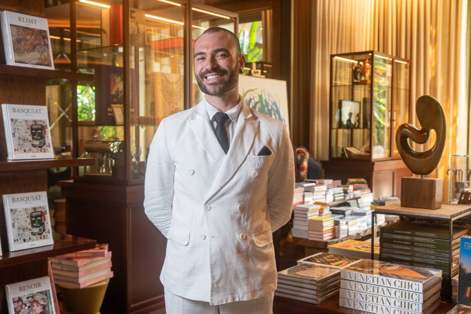 Vinicius Romancini, supervisor da equipe Art Library Vinicius Romancini, supervisor da equipe Art Library