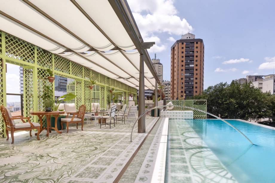 Piscina no topo do pr&eacute;dio