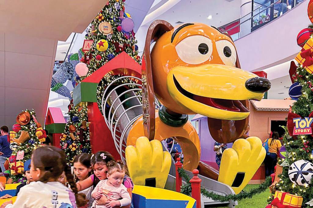 ‘Toy Story’ ganha parquinho de diversão natalino em shopping