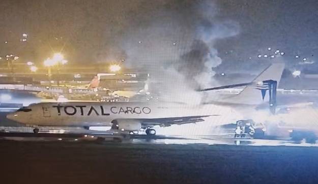 Avião cargueiro pega fogo e faz pouso de emergência no aeroporto de Guarulhos