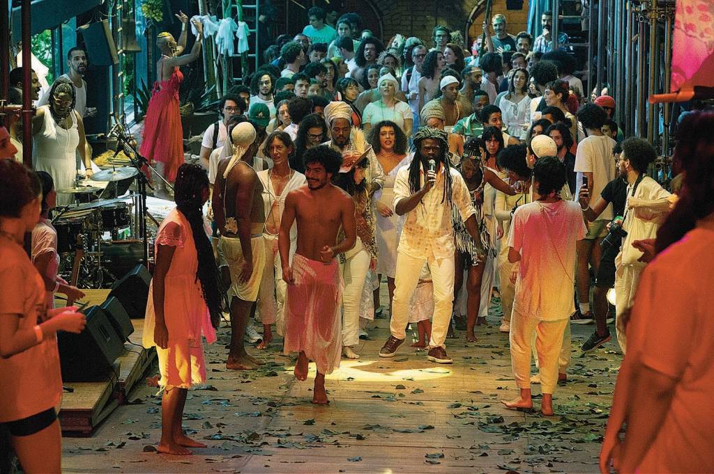 Oficina estreia espetáculo-rito homenageando história da companhia