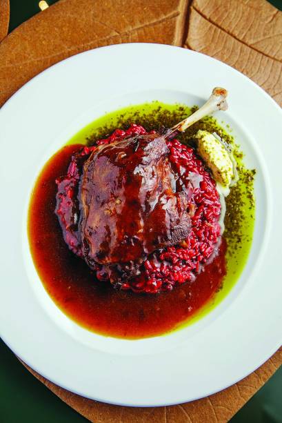 Bistrô Charlô: pato com risoto de beterraba Bistrô Charlô: pato com risoto de beterraba