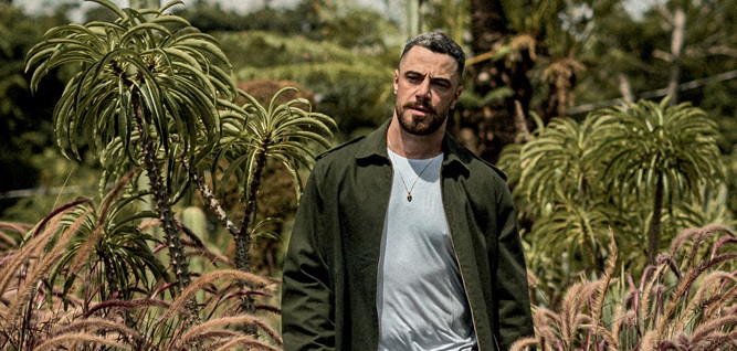 Conheça a mansão de Felipe Titto à venda por R$ 30 milhões