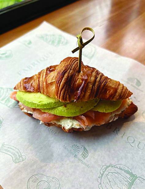 Fabrique: minicroissant comsalmão defumado,avocado e sour cream