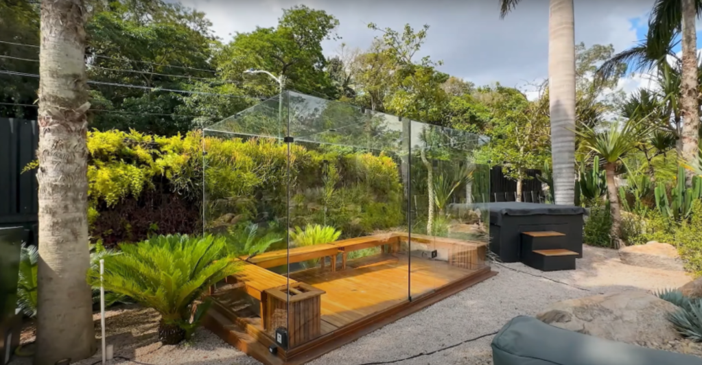 sauna Sauna em área aberta, envidraçada
