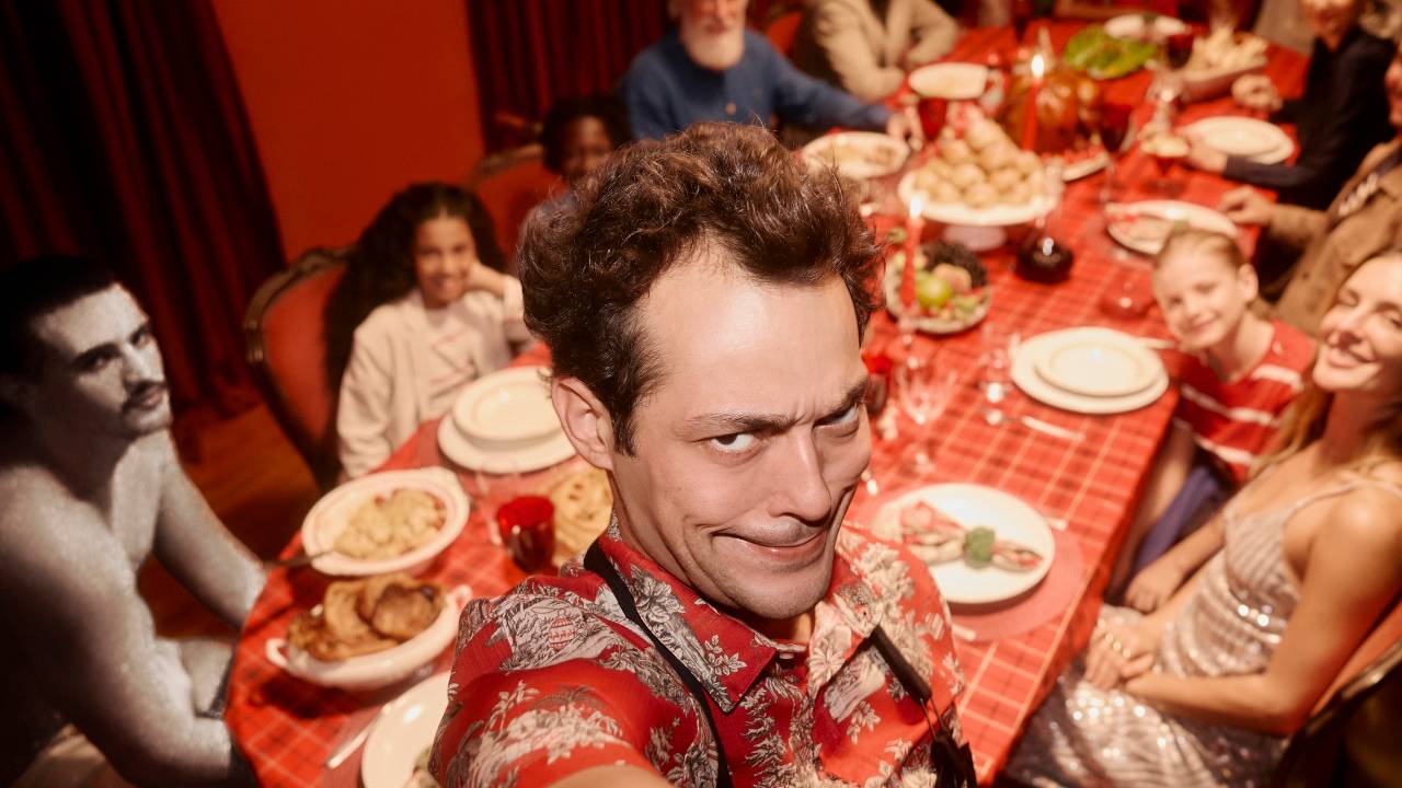 Eduardo Sterblitch estrela Natal das marcas Reserva