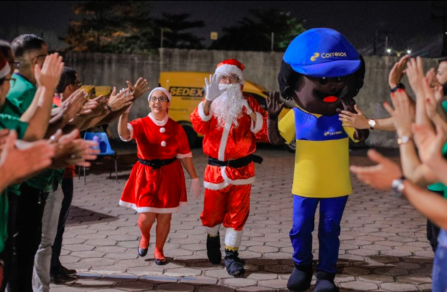 Carreata de Natal dos Correios com Papai Noel