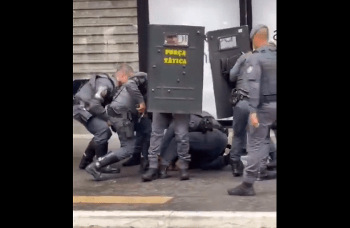Mulher armada com faca faz outra refém na avenida Paulista