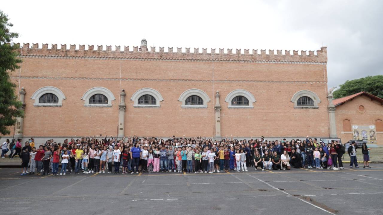 Alunos da rede pública visitam o Museu Catavento