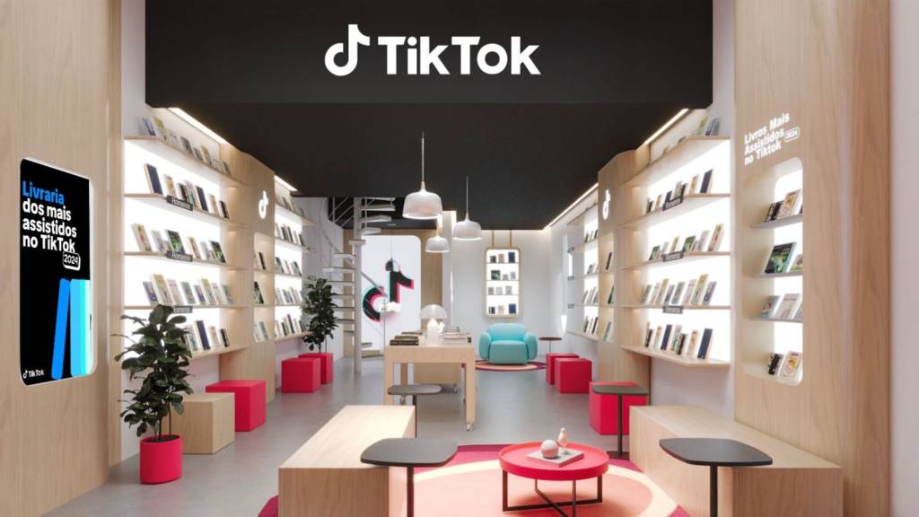 TikTok abre livraria e distribui livros gratuitamente na Avenida Paulista