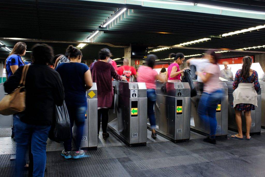 Metrô realoca seguranças privados para estações lotadas após morte de passageiro