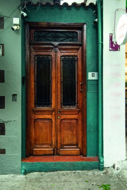 The Door Hideout: a porta discreta do endereço de coquetelaria