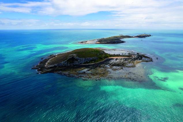 Vista da Ilha Redonda, em Abrolhos: ponto alto do percurso de Salvador até o Rio de Janeiro Vista da Ilha Redonda, em Abrolhos: ponto alto do percurso de Salvador até o Rio de Janeiro